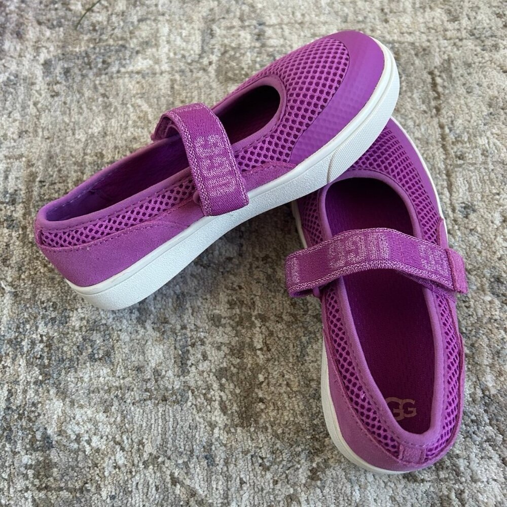 Girls UGG Slip On